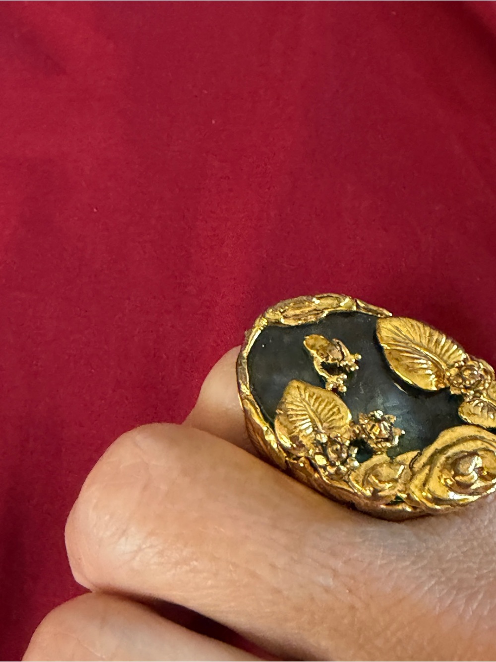 Roberto cavalli vintage ring
Size is adjustable - Picture 14 of 14